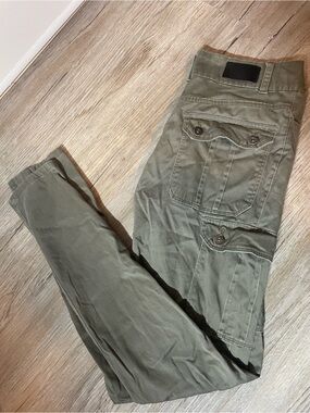 Women's Skinny Cargo Pants in Olive Green